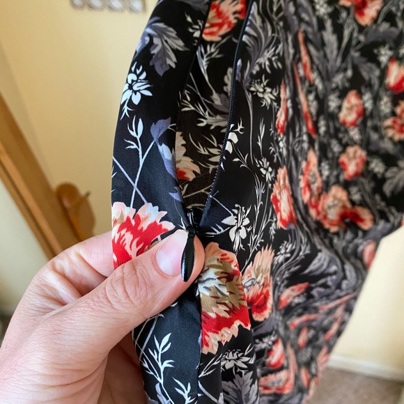 Floral open back dress. - Picture 8 of 11